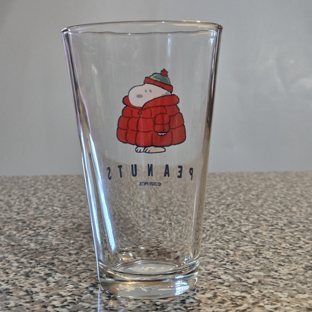 Peanuts: Snoopy Glass with Red Jacket Design - Picture 3 of 6
